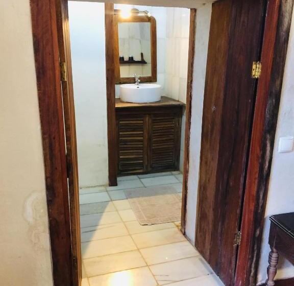 إستوديو قياسى, Cafe Central