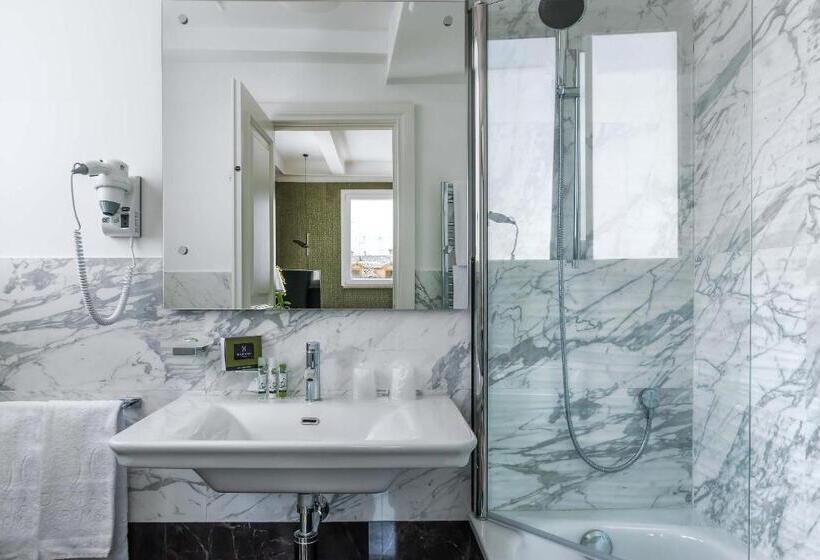 Camera Deluxe, Damaso