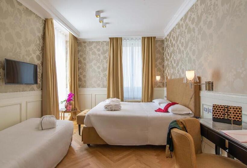 Camera Tripla Standard, Damaso