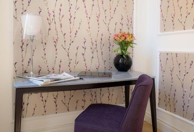 Camera Tripla Standard, Damaso