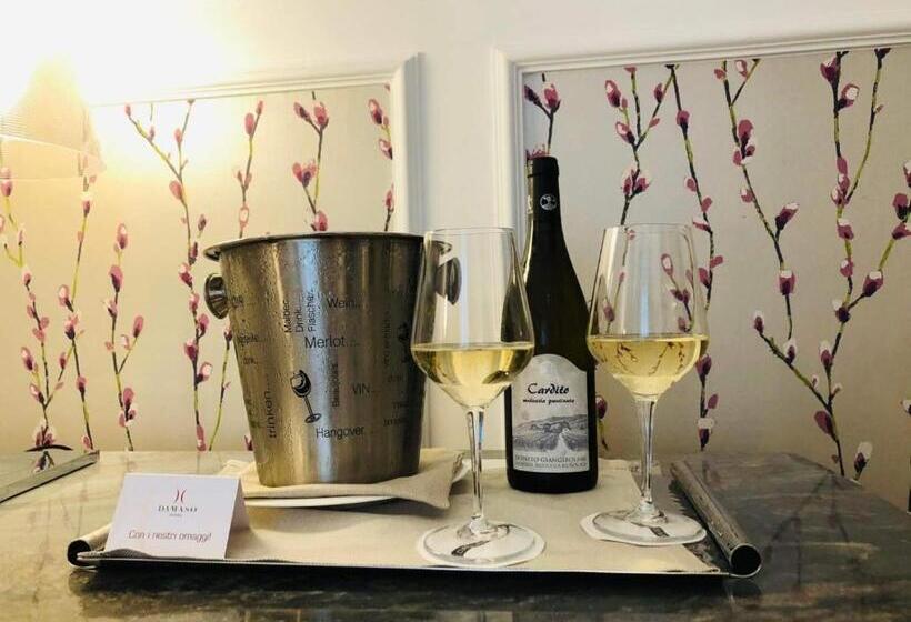 Camera Comfort, Damaso