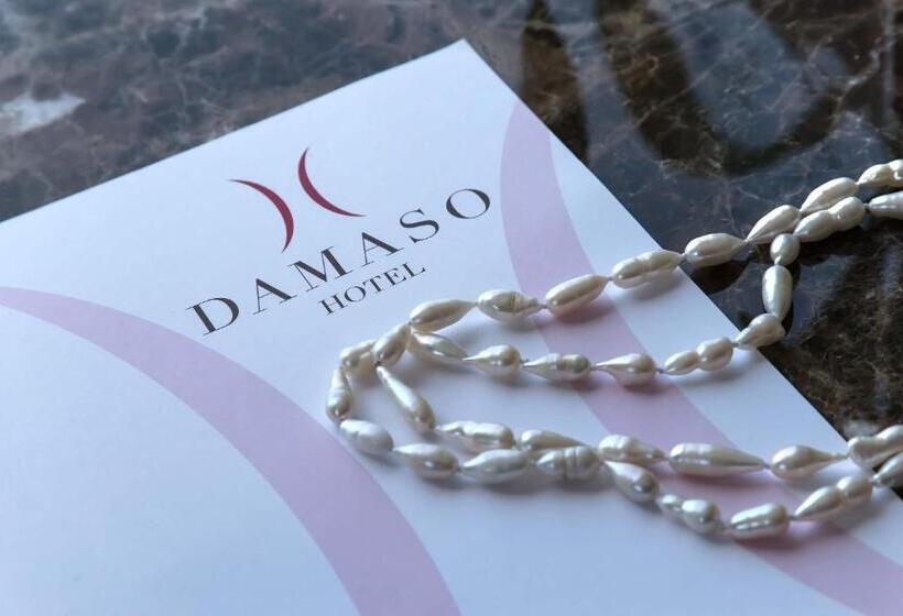 Camera Comfort, Damaso