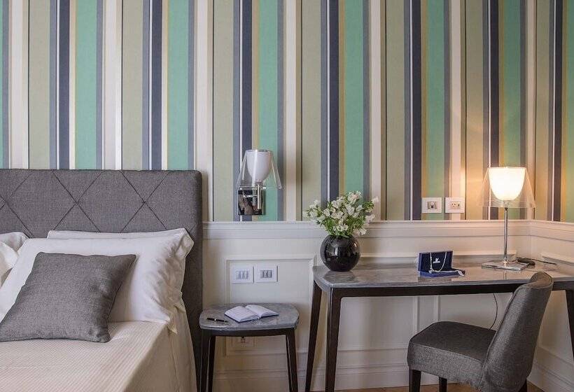 Camera Deluxe, Damaso