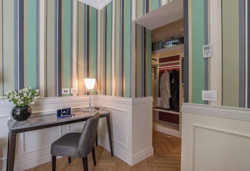 Camera Deluxe, Damaso