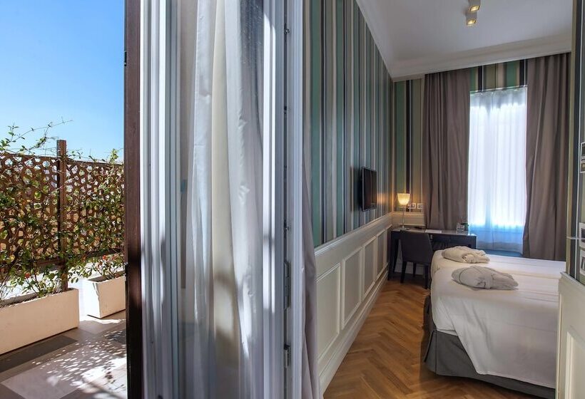 Camera Deluxe, Damaso