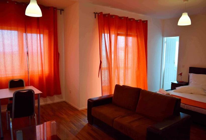 سوییت, Miranda & Miranda