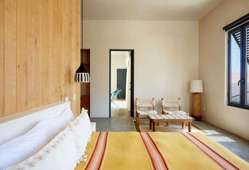 غرفة قياسية سرير كينج, San Cristobal Adults 15+