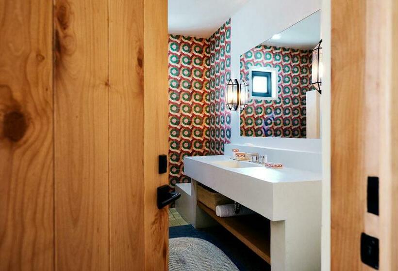 غرفة قياسية سرير كينج, San Cristobal Adults 15+