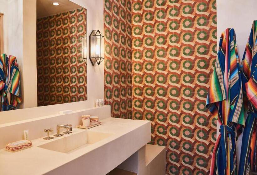 غرفة قياسية سرير كينج, San Cristobal Adults 15+