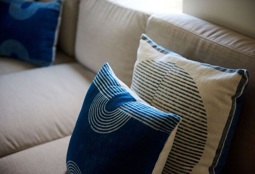 جناح, San Cristobal Adults 15+