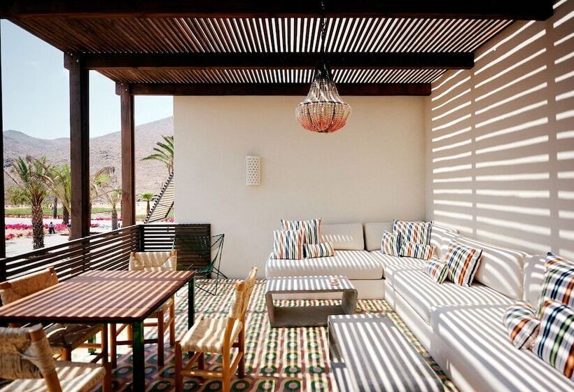 جناح, San Cristobal Adults 15+