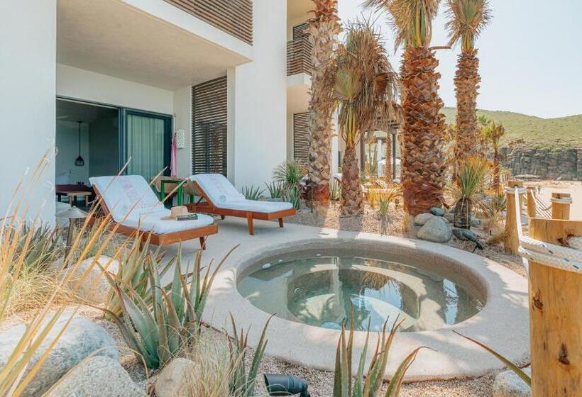 جناح, San Cristobal Adults 15+