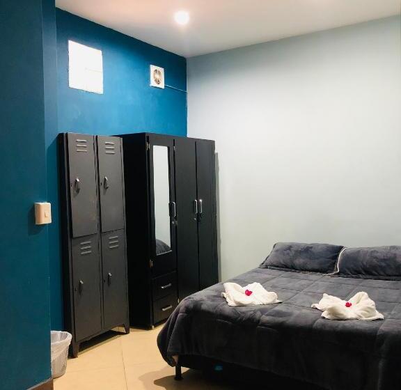اتاق استاندارد سه نفره, Lake View Hostel