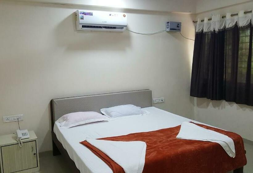 اتاق لوکس, Anand Agro Tourism Kashid