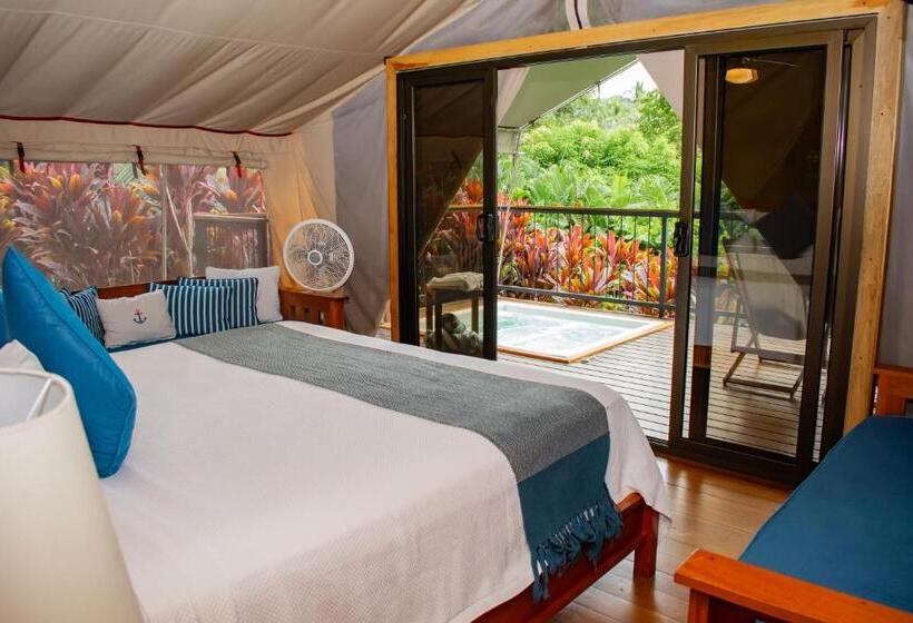 چادر با خدمات رفاهی ممتاز, Isla Chiquita Glamping