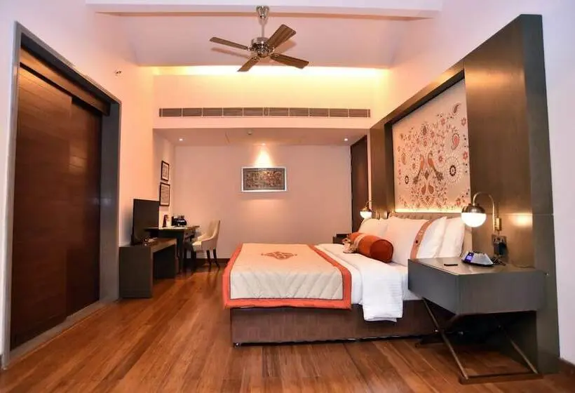 スイート, The Lalit Mangar