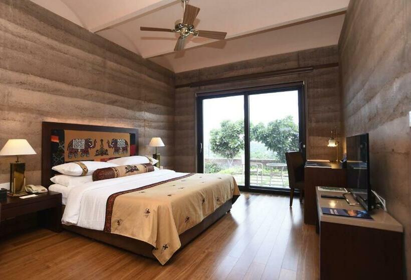 جناح مطلّ علي الحديقة, The Lalit Mangar