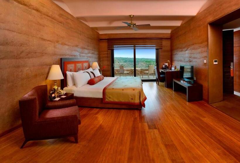 جناح ذو إطلالة, The Lalit Mangar