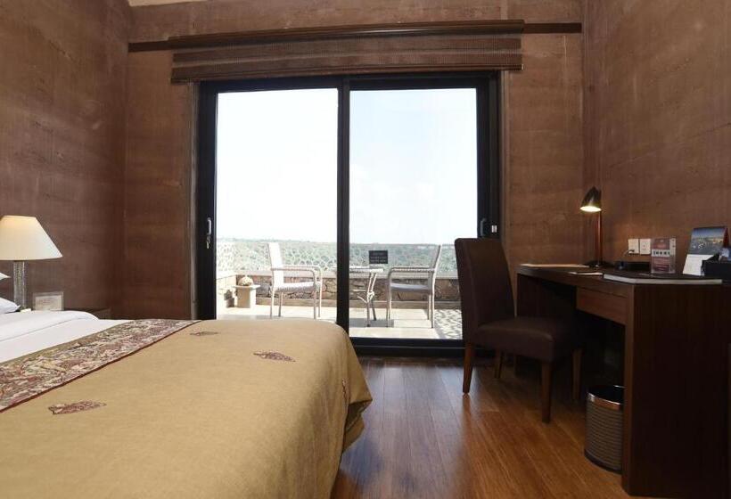 جناح ذو إطلالة, The Lalit Mangar