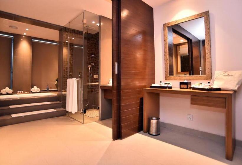 جناح, The Lalit Mangar