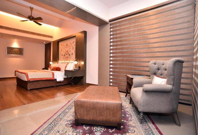 جناح, The Lalit Mangar