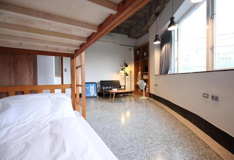 اتاق استاندارد با سرویس بهداشتی مشترک, View Hostel