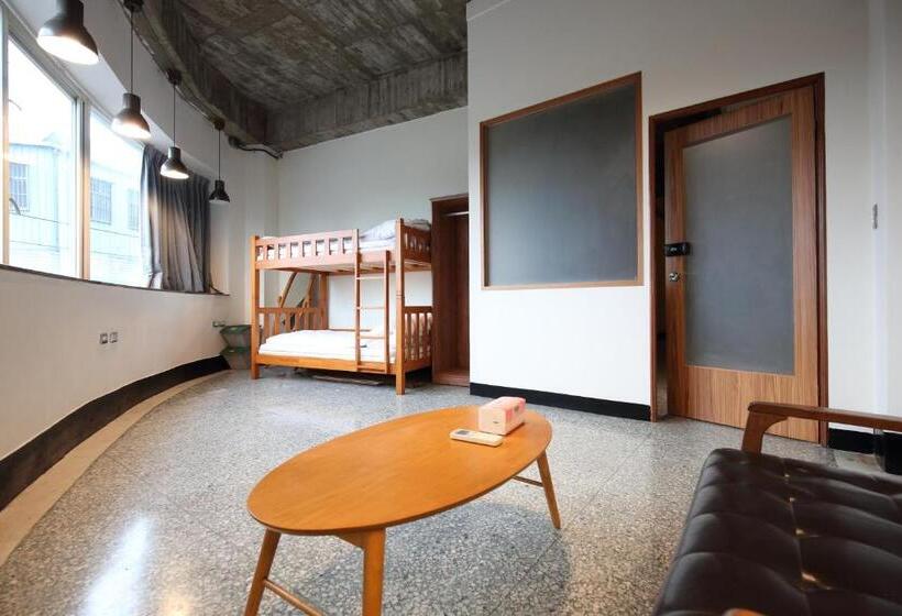 اتاق استاندارد با سرویس بهداشتی مشترک, View Hostel