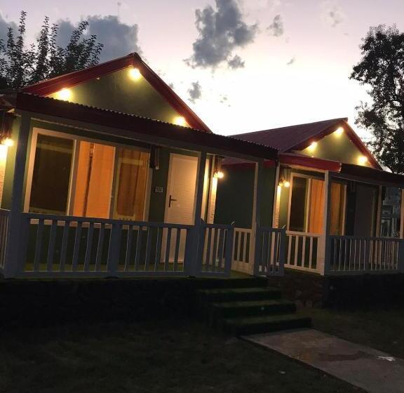 اتاق خانوادگی, The Mountain Cottage Skardu
