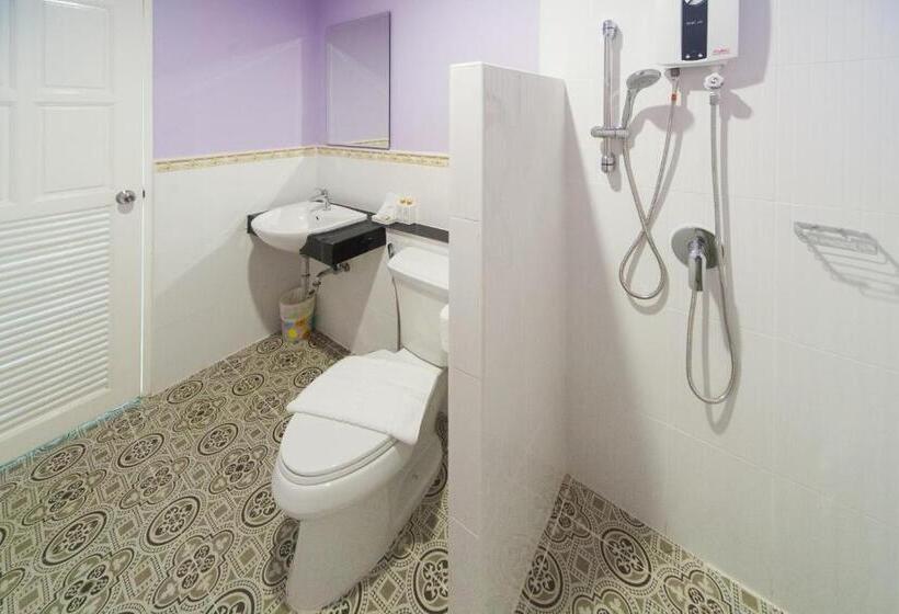 디럭스 룸 킹사이즈 침대, Anchan Laguna Hotel โรงแรมอัญชันลากูน่า