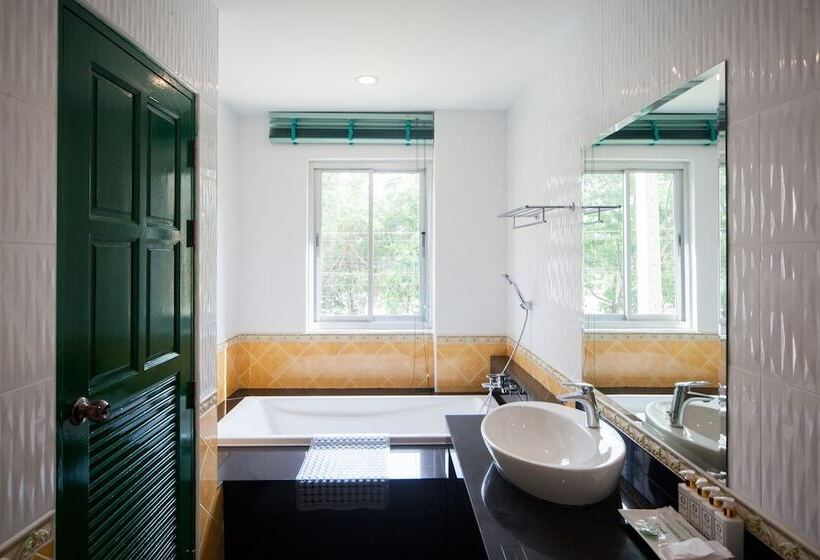 스위트, Anchan Laguna Hotel โรงแรมอัญชันลากูน่า