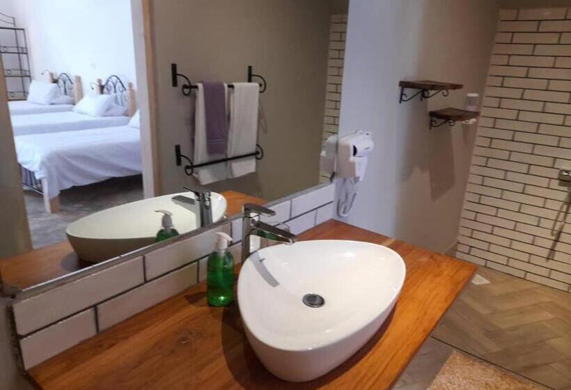 اتاق پریمیوم چهارنفره, Boulevard Inn Mt Meru