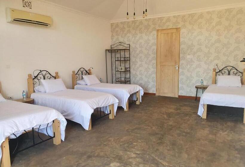 اتاق پریمیوم چهارنفره, Boulevard Inn Mt Meru