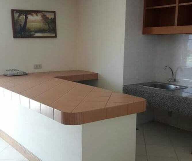 디럭스 룸, Paradorn Inn