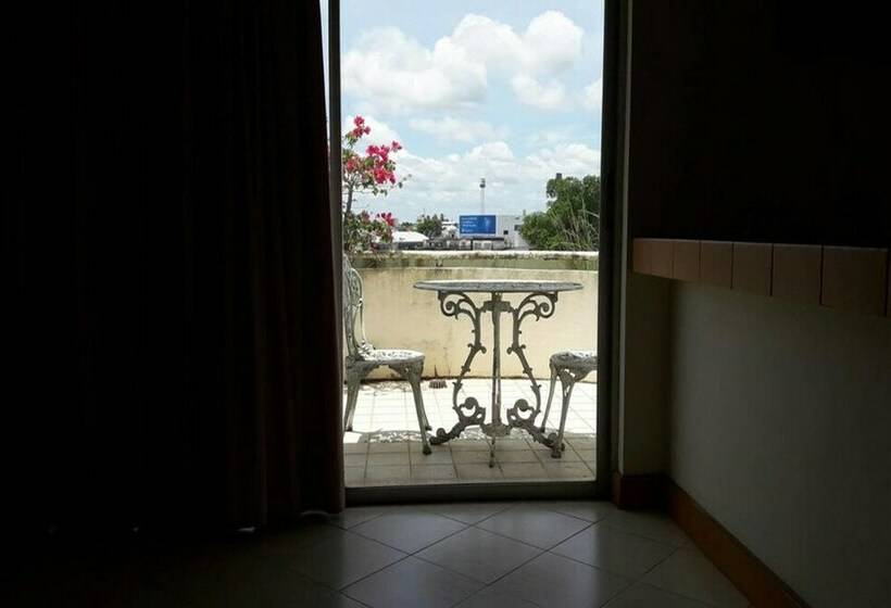 디럭스 룸, Paradorn Inn