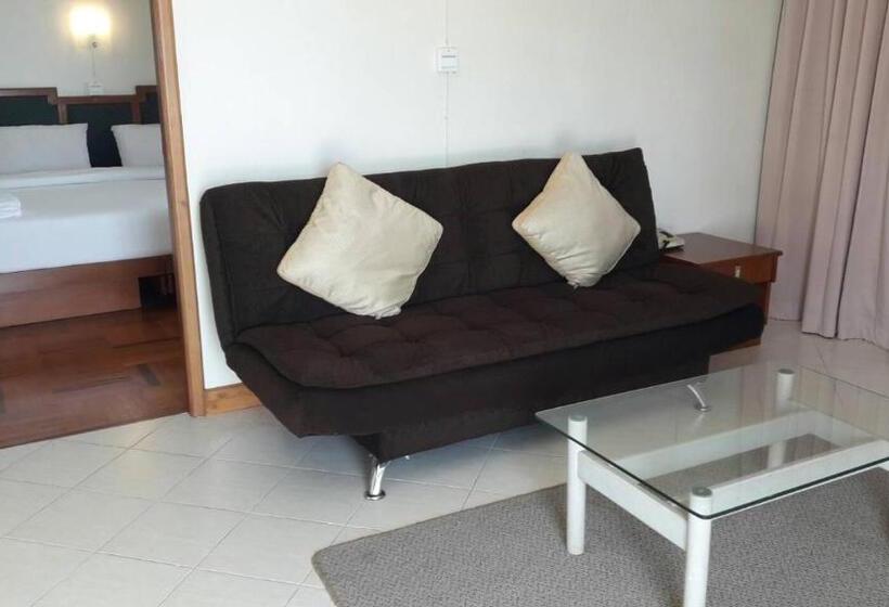 디럭스 스위트, Paradorn Inn