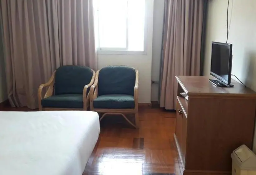 سوییت لوکس, Paradorn Inn