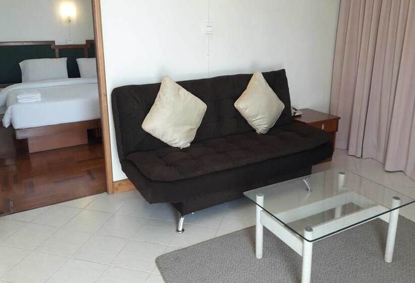 디럭스 룸, Paradorn Inn