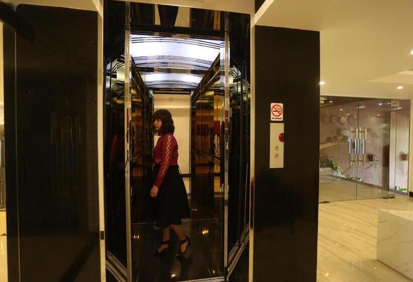 اتاق خانوادگی, Cherry Hotel Hue