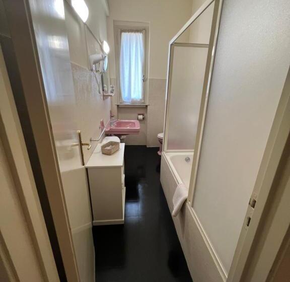 غرفة قياسية رباعية, G&d Hotel Deanna Golf