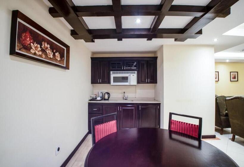 דירת שני חדרים, Eastward