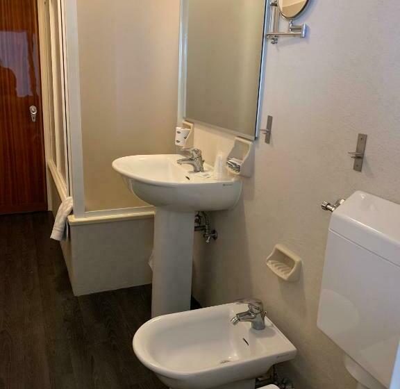 غرفة عائلية, G&d Hotel Deanna Golf