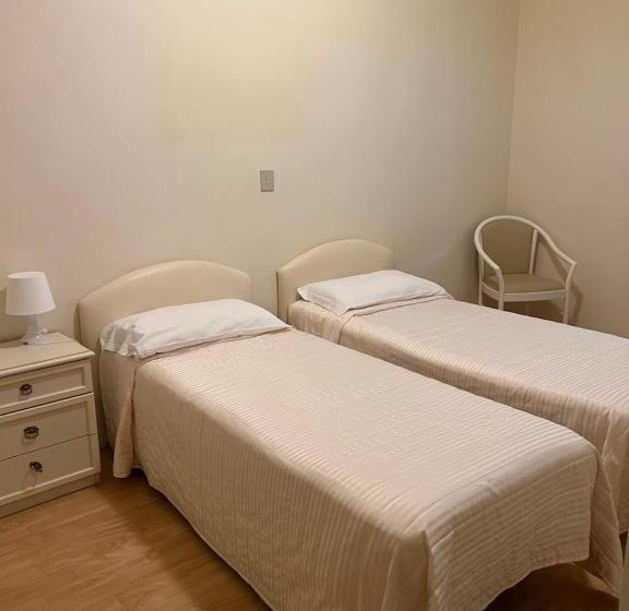 غرفة عائلية, G&d Hotel Deanna Golf