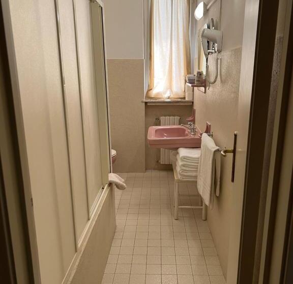 غرفة قياسية رباعية, G&d Hotel Deanna Golf