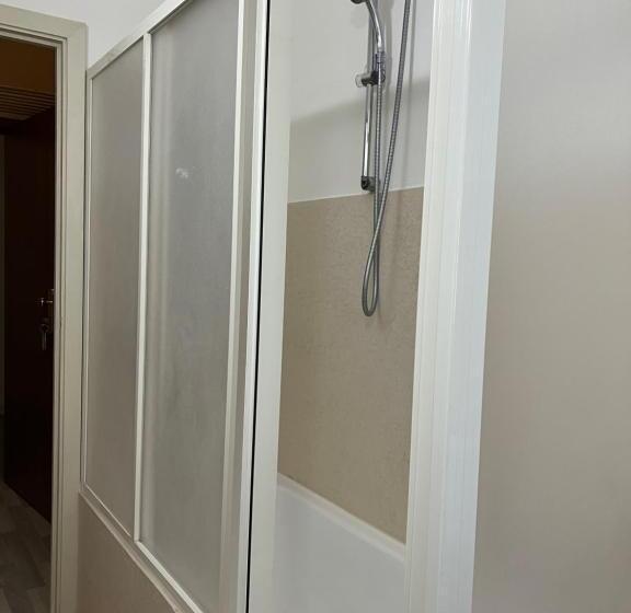 غرفة قياسية رباعية, G&d Hotel Deanna Golf