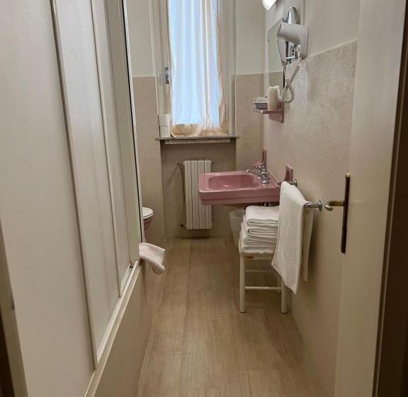 غرفة قياسية رباعية, G&d Hotel Deanna Golf