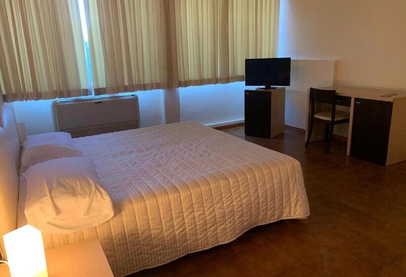 جناح جونيور, G&d Hotel Deanna Golf