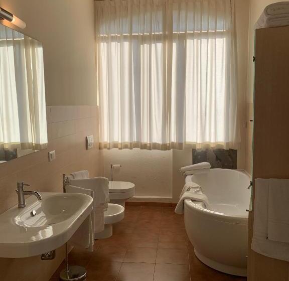 جناح جونيور, G&d Hotel Deanna Golf