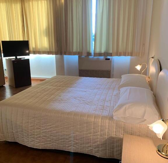 جناح جونيور, G&d Hotel Deanna Golf