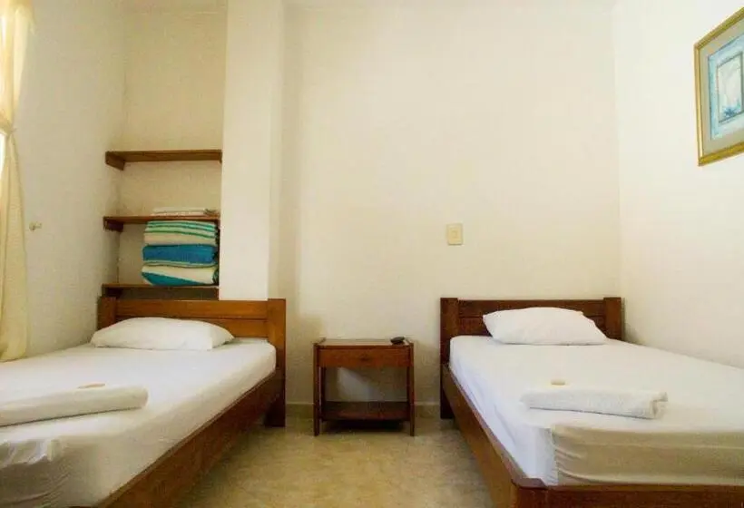 اتاق ساده سه‌ نفره, Lagos De Guatape