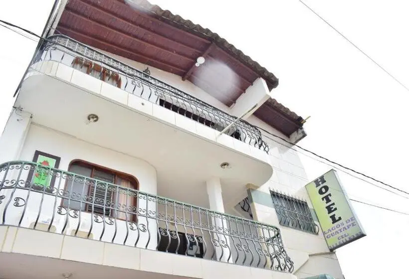 اتاق ساده سه‌ نفره, Lagos De Guatape